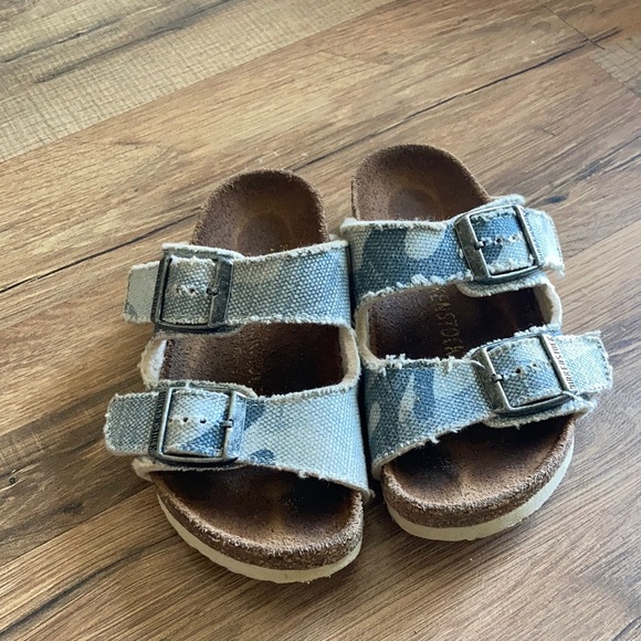 Camo toddler Birkenstock’s - Picture 1 of 1